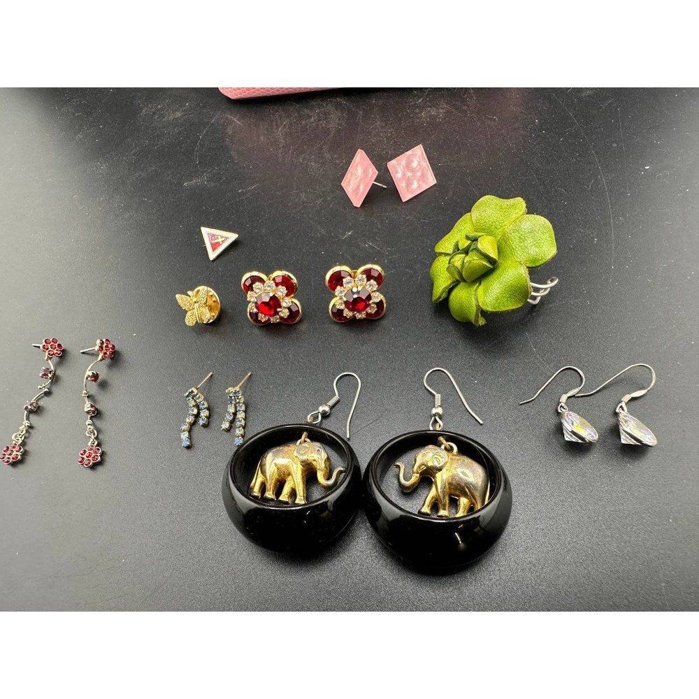 Vintage Costume Jewelry Lot Earrings Pins Pendant Pink Case - 056(73)